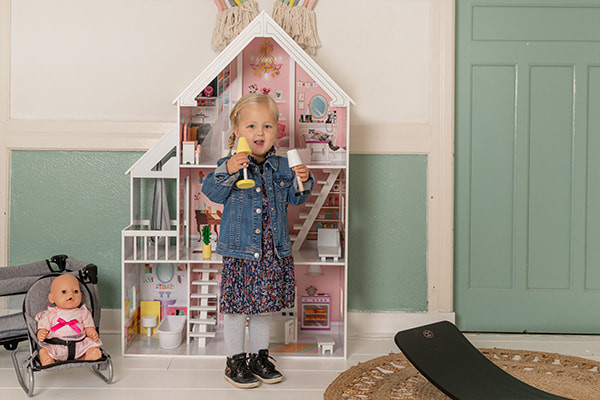 Das Puppenhaus einrichten