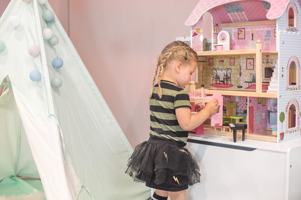 Roos ist 2,5 Jahre alt und 92 cm groß