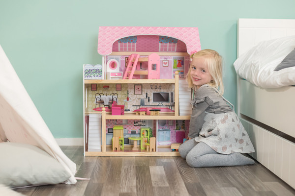 Lois ist 3 Jahre alt und 96 cm groß