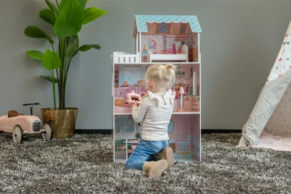 Stellen Sie das Haus auf den Boden oder auf einen Tisch