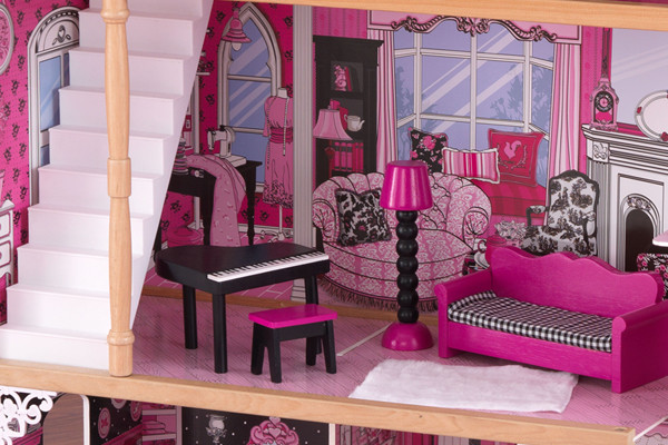 Wohnzimmer mit Klavier und Sofa