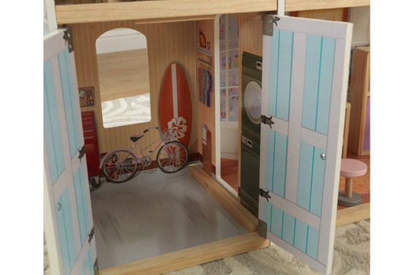 Eine Garage mit Flügeltüren