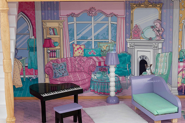 Wohnzimmer mit Klavier und Sofa